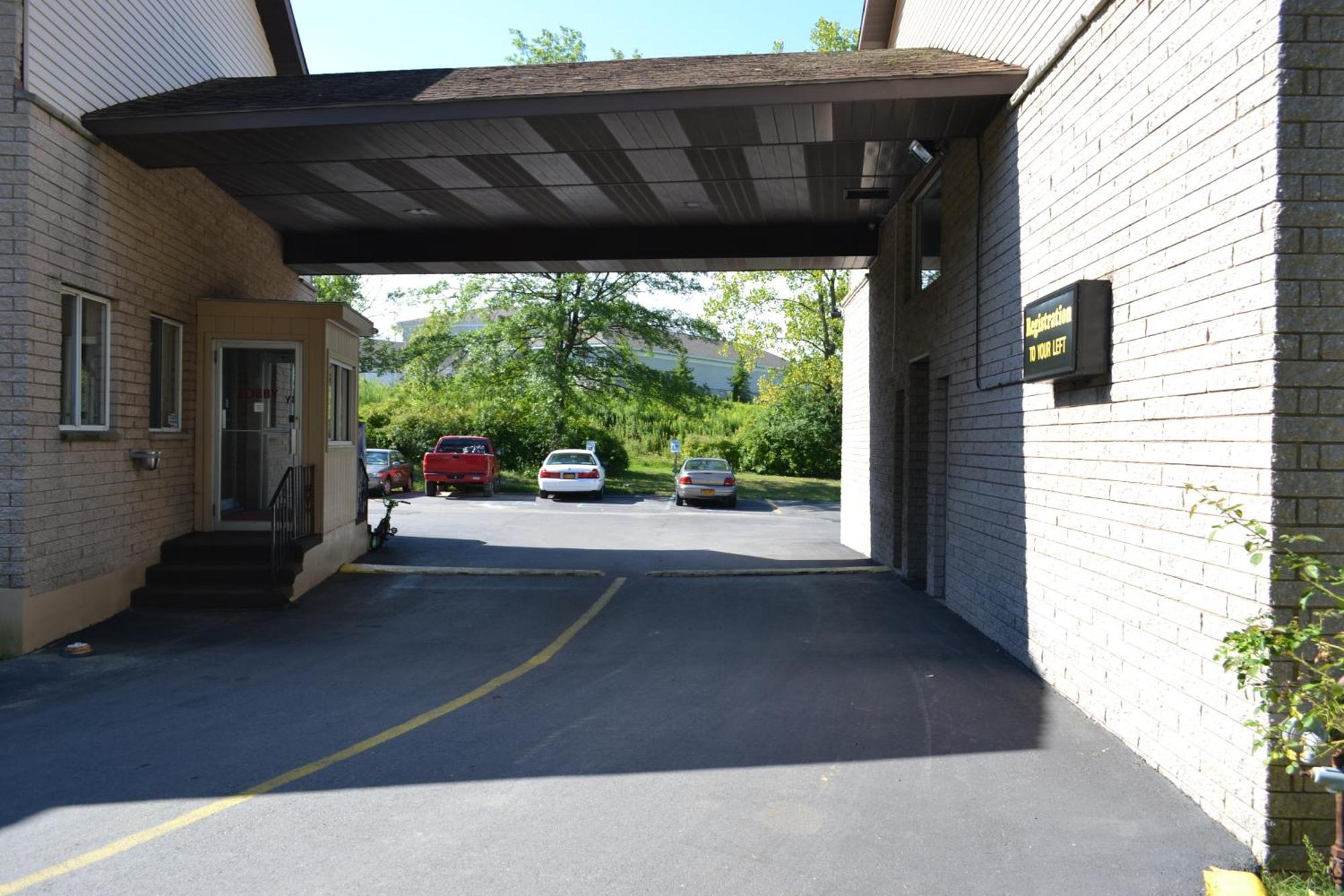 Latham Inn Exterior photo