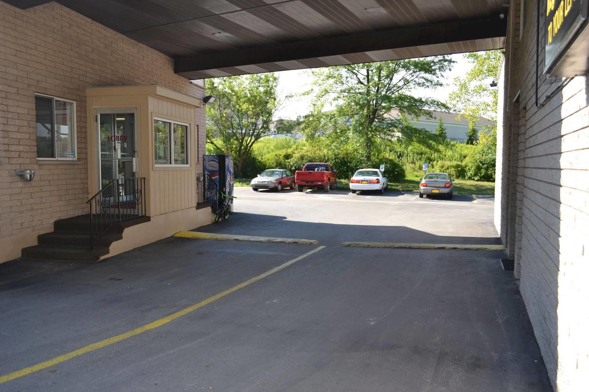 Latham Inn Exterior photo