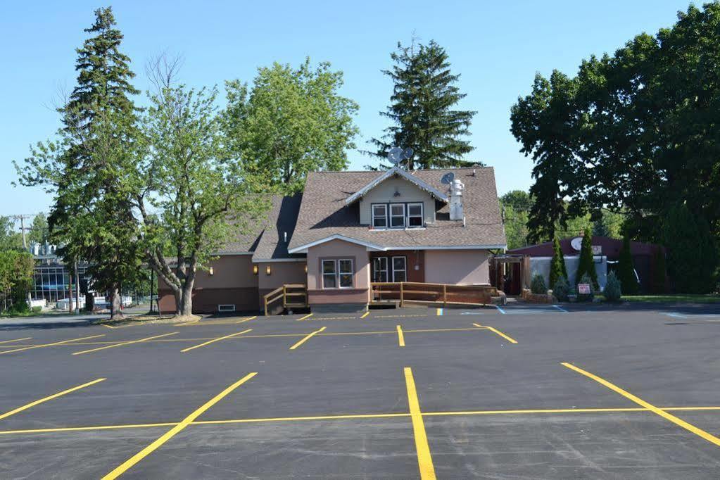 Latham Inn Exterior photo